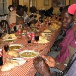 Restaurante de Lepe regala cena de fin de año (arroz con bogavantes) a los inmigrantes que viven en los alrededores.